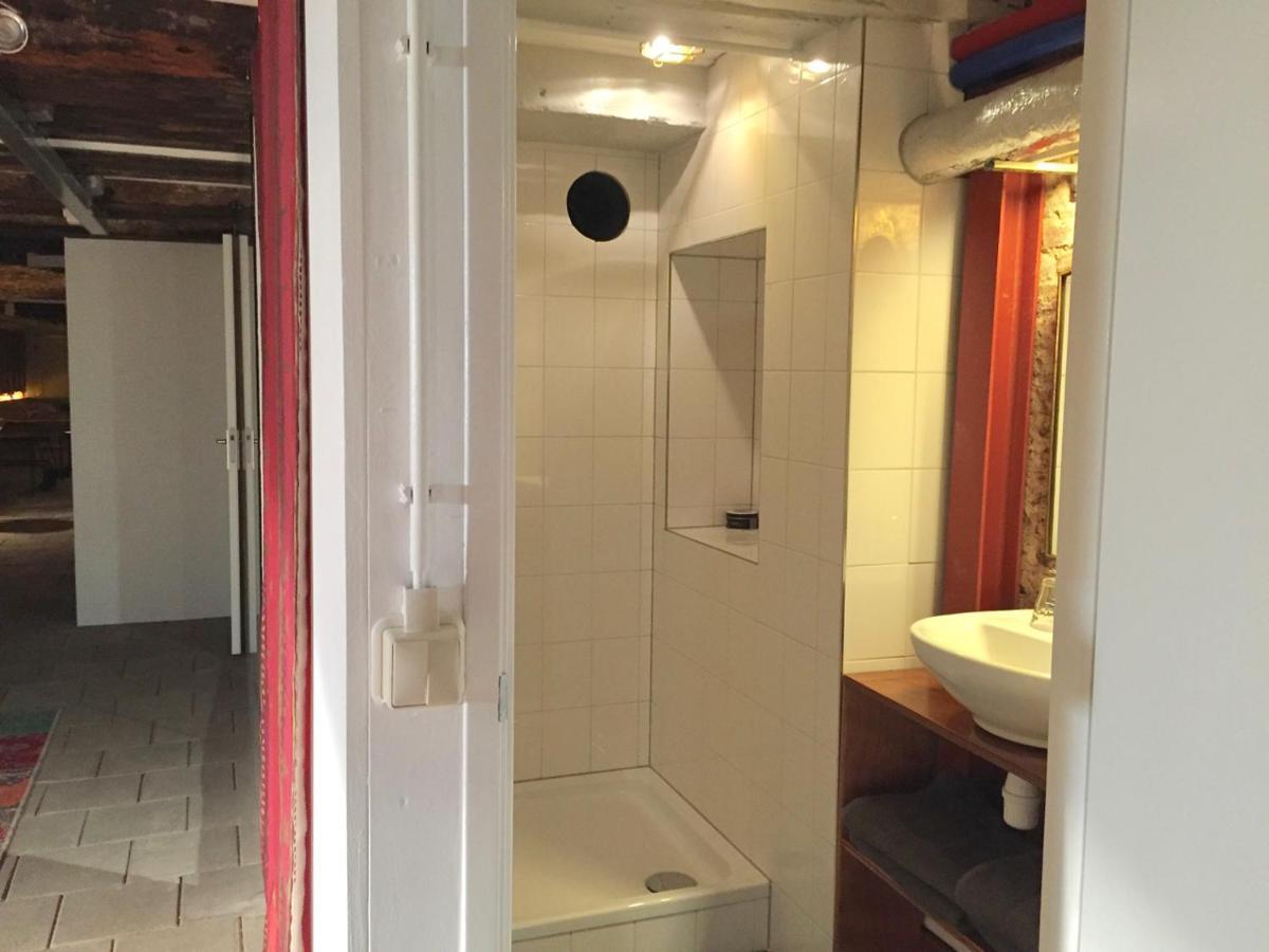 Top-Notch Apartment Along Canal In Historic Centre Amsterdam Esterno foto